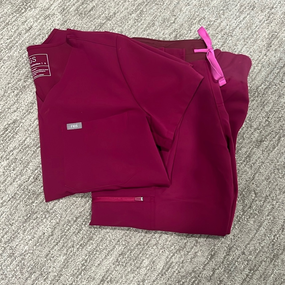 Figs scrub set in Dark Magenta!